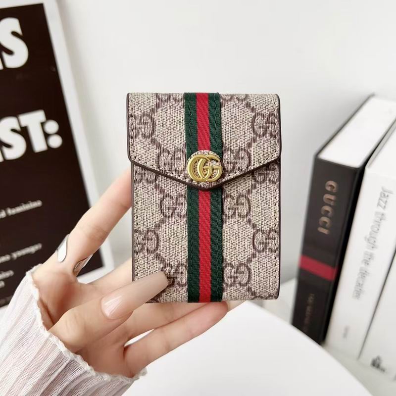 Gucci card bag 09